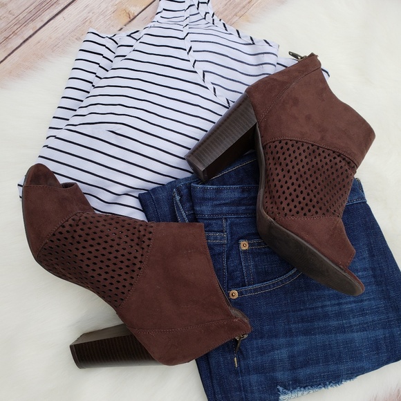 Cato Shoes - Cato brown prep toe booties chunky heel💜